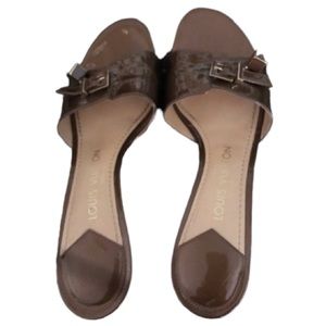 Louis Vuitton size 9.5 brown patent leather kitten heel slide LV gold dice